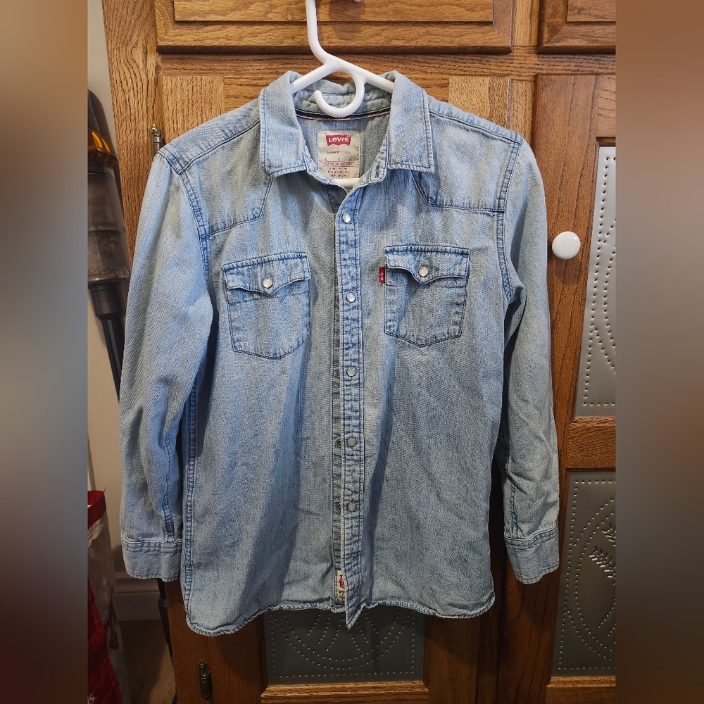 Levis Button UP